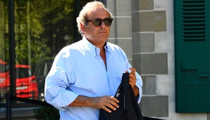 Michel Platini darf sich vor beim FIFA-Kongress in Athen verabschieden