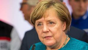 Angela Merkel hat sich kritisch zu den Transfersummen im Profifußball geäußert