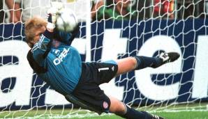 Angst vor Kahn hatten offenbar auch die Spieler des FC Valencia im Elfmeterschießen des Champions-League-Finales 2001. Kahn machte sich mit drei parierten Strafstößen endgültig beim FC Bayern unsterblich.