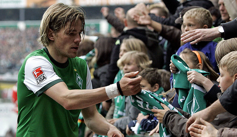 Clemens Fritz feiert am 7. Dezember seinen 41. Geburtstag. Zu diesem Anlass blicken wir auf Werder Bremens Pokalhelden zurück, die 2009 im Finale Leverkusen mit 1:0 bezwangen (Tor: Özil) und den bislang letzten Titel für Werder errangen.