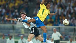 Bereits 2002 war Ronaldinho auf dem Höhepunkt seiner Nationalmannschaftskarriere angelangt. Im WM-Finale von Yokohama spielte er von Beginn an, Brasilien setzte sich durch zwei Ronaldo-Tore durch. Auch Christoph Metzelder konnte dies nicht verhindern.