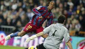Beim 3:0-Sieg im Clasico bei Real Madrid am 19. November 2005 erlebte Ronaldinho eine seiner Sternstunden: Nach einer überragenden Leistung erhielt er nach seinem zweiten Treffer sogar von den gegnerischen Fans im Bernabeu Standing Ovations.