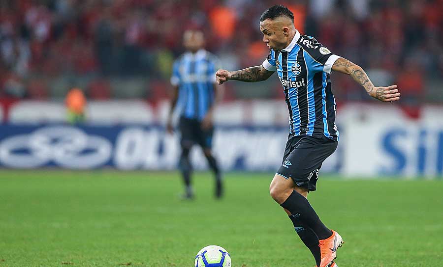 EVERTON (Gremio Porto Alegre): Der 22-jährige Brasilianer wird laut Radio Marca von Atletico Madrid umworben. Kommt diesen Sommer kein Deal zustande, könnte im Januar Vollzug gemeldet werden.