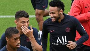Neymar soll für zwei Jahre ausgeliehen werden und 2021 für 170 Millionen Euro fest wechseln. Laut dem Radiosender RAC1 reisten Vorstandschef Grau, Geschäftsführer Abidal und Direktor Bordas nach Paris, um die Offerte bei einem Treffen um 12 Uhr abzugeben.