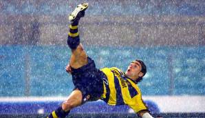 Fabio Cannavaro: 2005 taucht im italienischen Fernsehen ein Video auf, in dem Cannavaro selbst filmt, wie ihm ein Arzt des AC Parma ein Kreatinmittel in die Vene spritzt. Das Video löst heftige Diskussionen in Italien aus, das Mittel aber ist erlaubt.