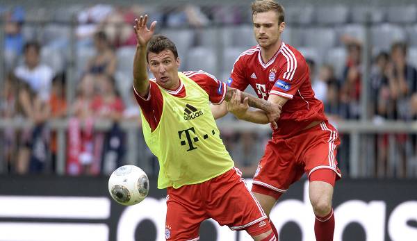 Jan Kirchhoff (r.) im Zweikampf mit Mario Mandzukic im Bayern-Training.