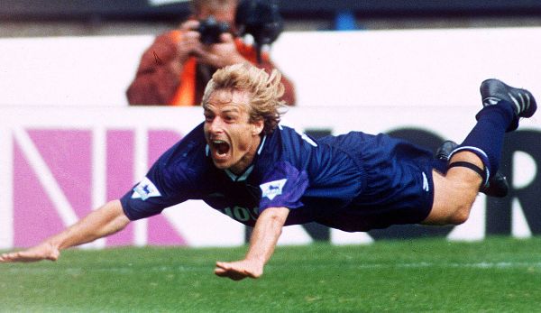 Ein Kraut, der über sich selbst lachen kann? Jürgen Klinsmann macht nach einem Tor für Tottenham den Diver