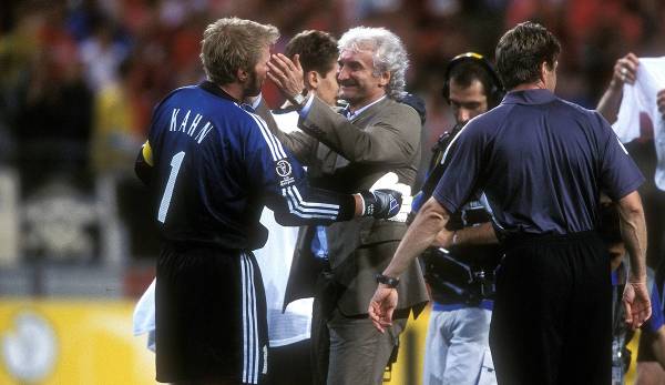 Rudi Völler hat Oliver Kahn für dessen Patzer im Finale der WM verteidigt.