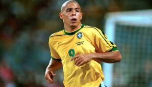 ANGRIFF: Ronaldo (Brasilien) - Der Weltstar war nicht fit fürs Finale, spielte aber trotzdem auf Druck von Nike und war ein Schatten seiner selbst. Holte sich 2002 dann doch die WM-Krone. Karriereende 2011 bei Corinthians.