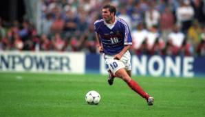 MITTELFELD: Zinedine Zidane (Frankreich) - Der Superstar der WM 1998 köpfte sein Heimatland in Paris mit zwei Toren zum Titel. Anschließend Europameister 2000 und CL-Sieger 2002 mit Real. Als Trainer gewann er mit Real 3-mal in Serie die CL.