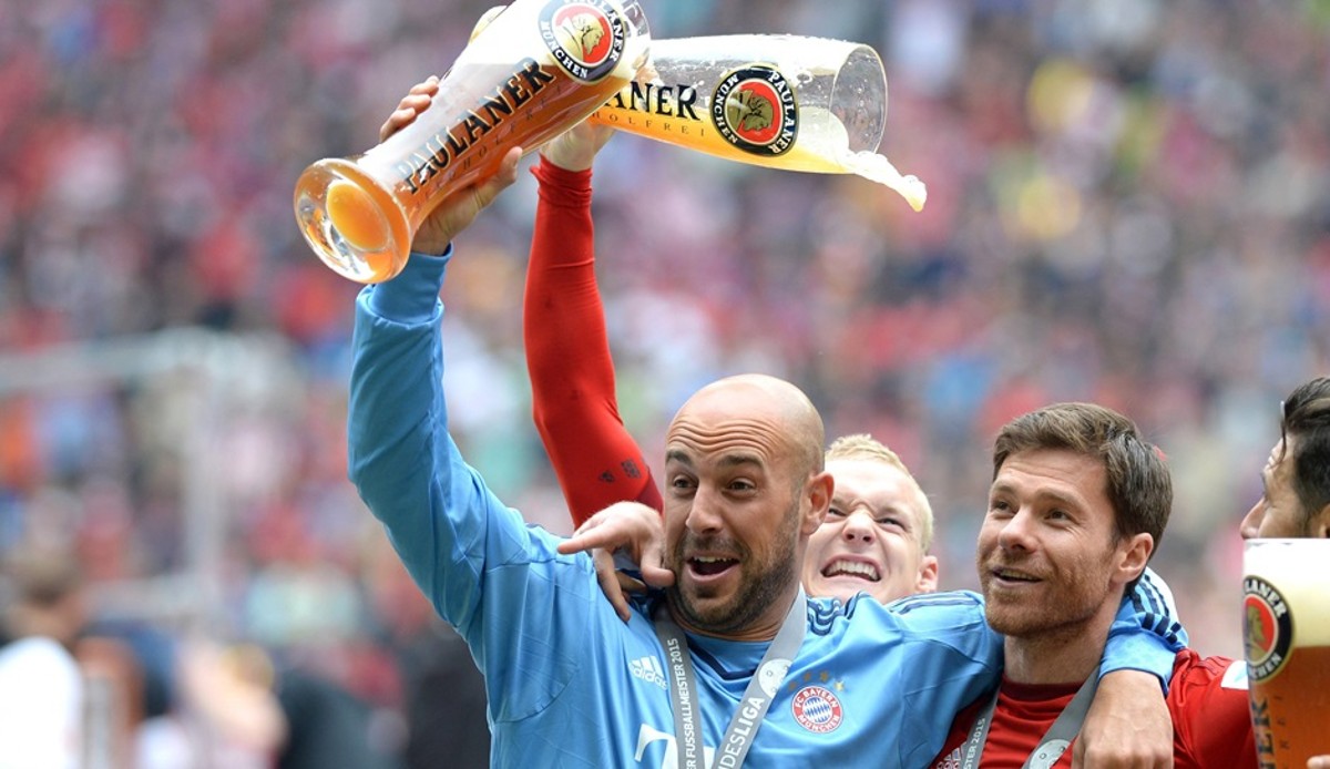Reina bejubelte mit dem FC Bayern die Meisterschaft und sorgte nun als Pinguin für Furore.