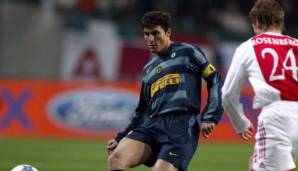 Platz 2: Javier Zanetti (Inter Mailand) - Gesamtstärke: 90 in FIFA 05. Inters Rekordspieler und langjähriger Kapitän. Mit 615 Partien absolvierte er die viertmeisten Einsätze aller Spieler in der Serie A. Mit dem Klub holte er zudem unzählige Titel.