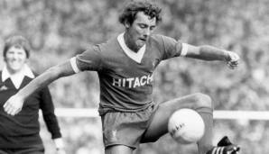 FC Liverpool: Hitachi - Schauen wir ins Ausland. In England zogen die ersten Teams erst ab 1979 nach! Die Reds waren damals die Pioniere auf der Insel - mit einem Mischkonzern auf der Brust.