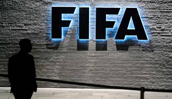 Die FIFA unterstützt Fußballer, die auf Gehälter warten müssen.