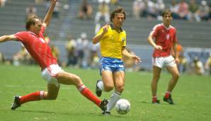 Zico wurde auch "weißer Pele" gerufen und gehörte zu den populärsten brasilianischen Spielern der 70er und 80er Jahre. In der brasilianischen Nationalmannschaft übernahm er später auch Peles Trikotnummer 10.