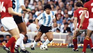 Diego Maradona gehört zweifelsohne zu den Legenden des Fußballs. In den Herzen der Argentinier verewigte er sich durch den WM-Titel 1986 - das Land kam zu dieser Zeit aus einer jahrelangen Diktatur. Maradona verstarb Ende 2020 infolge eines Herzinfarkts.