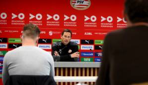 ROGER SCHMIDT: Hat RB Leipzig wohl abgesagt. Das meldet der kicker. Demnach war Schmidt Wunschkandidat der RBL-Bosse, entschied sich aber, seinen bis Sommer gültigen Vertrag bei PSV zu erfüllen.