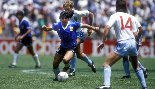 Wird das teuerste Fußball-Trikot der Welt: Das Shirt von Diego Maradona bei der WM 1986 gegen England.
