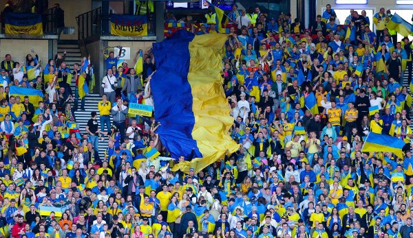 Die ukrainischen Fans beim WM-Qualifikationsspiel gegen die schottische Nationalmannschaft.