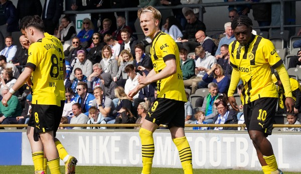 Should ensure the triumph: Julian Rijkhoff (centre) is one of the stars of BVB's A youth team.