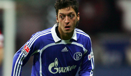 Mesut Özil, Bundesliga, Schalke