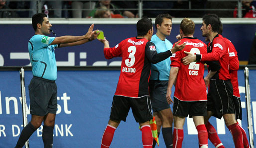 Schiedsrichter Babak Rafati sorgte für viel Wirbel während der Partie Frankfurt gegen Stuttgart