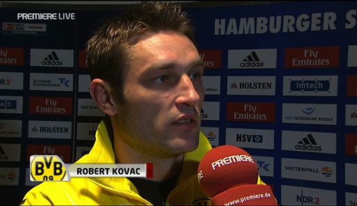 Dortmunds Robert Kovac machte sich nach dem Spiel beim Hamburger SV Luft am Premiere-Mikrofon