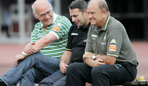 Klaus-Dieter Fischer, Klaus Allofs und Jürgen L. Born(v.l.) freuen sich über die Bilanz