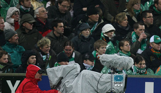 Viele Eintracht-Fans konnten die Partie im Weser-Stadion erst gar nicht sehen