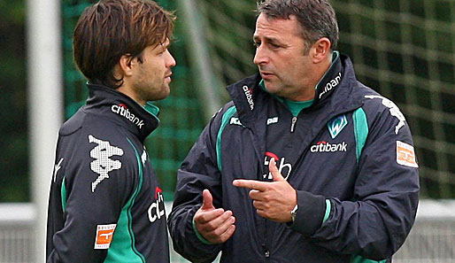 Brmens Spielmacher Diego (l.) wurde von Werder-Sportdirektor Klaus Allofs gerügt