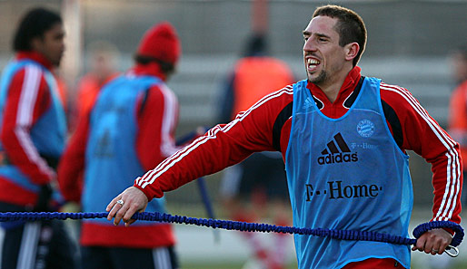 Gemeinsam mit drei Kollegen ist Franck Ribery ins Mannschaftstraining des FC Bayern zurückgekehrt