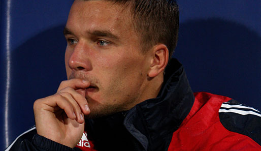 Bayerns Lukas Podolski grübelt, bei welchem Verein er in Zukunft auflaufen soll