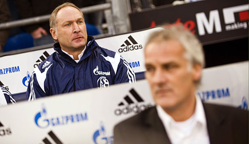 Druck von allen Seiten: Schalkes Manager Andreas Müller (l.) und Trainer Fred Rutten