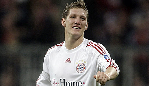 Bastian Schweinsteiger hat seinen Vertrag bei den Bayern bis zum 30. Juni 2012 verlängert