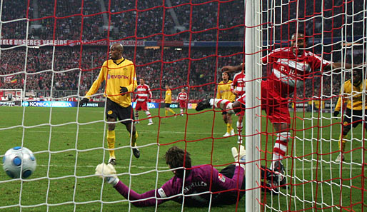 Ze Roberto (rechts) erzielte den 1:1-Ausgleich für Bayern gegen Dortmund