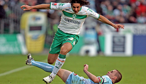 Claudio Pizarro möchte gern international spielen. Ein Verbleib in Bremen ist nur eine Option