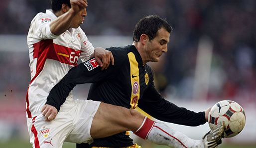 Wird vom französischen Spitzenklub Paris St. Germain gejagt: Dortmunds Stürmer Alex Frei (r.)