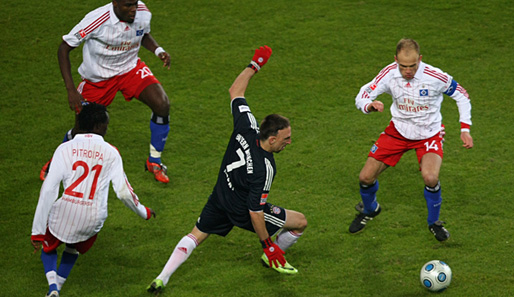Meisterkandidaten unter sich: Bayerns Ribery gegen drei Hamburger