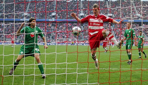 Im Hinspiel drehten die Bayern ein 0:2. Bastian Schweinsteiger traf zum 4:2- Endstand