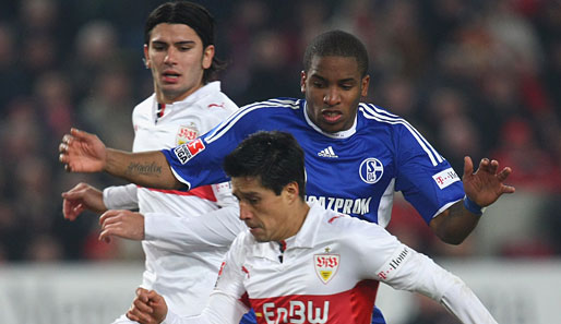 Der VfB Stuttgart steht im Titelkampf auf Schalke gehörig unter Druck
