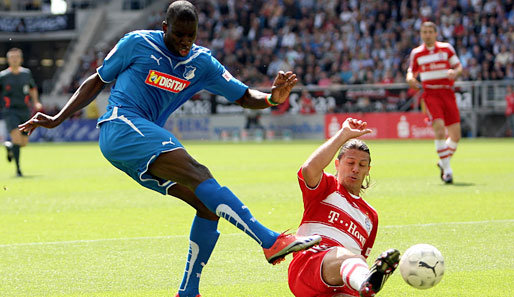 Demba Ba (hier gegen Demichelis) erzielte in seiner ersten Bundesligasaison 14 Tore für Hoffenheim