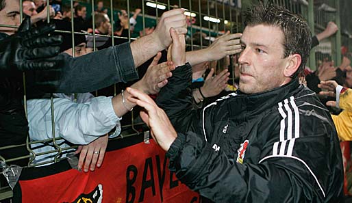Schneider debütierte 1998 bei Eintracht Frankfurt in der Bundesliga und '99 im DFB-Team
