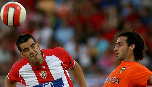 Alvaro Negredo (l.) erzielte für Almeria in 70 Primera-Division-Spielen 32 Tore