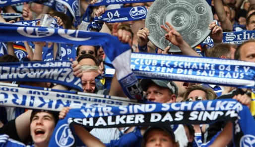Die Schalker Fans singen das Vereinslied seit mehr als 80 Jahren - bislang gab es keinerlei Probleme