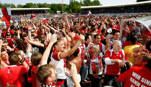 Begeisterung bei den Fans des SC Freiburg vor dem Spiel gegen Bayern München