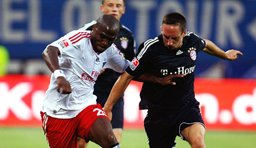 Lieferten sich im Topspiel rassige Duelle: Hamburgs Guy Demel (l.) und Bayern Franck Ribery