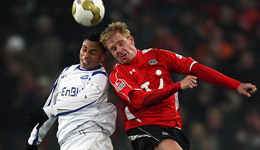 Mike Hanke (r.) wechselte 2007 für 4,5 Millionen Euro vom VfL Wolfsburg zu Hannover 96