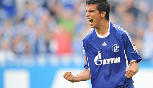 Vor der Saison noch ein Nobody, jetzt zieht Schalkes Youngster Moritz (l.) die Blicke auf sich