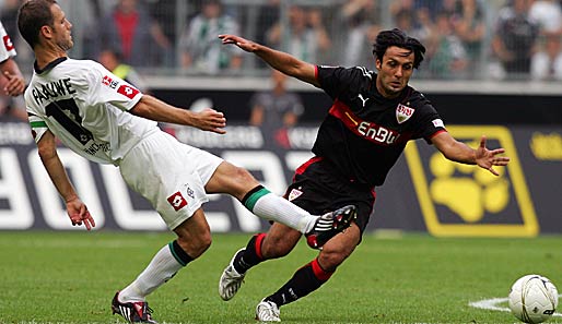 Der Stuttgarter Yildiray Bastürk (r.) erzielte beim Kantersieg gegen Winnenden fünf Treffer