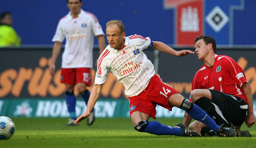 Von Hannover 96 wurden David Jarolim (M.) und der Hamburger SV zuletzt immer stark gefordert